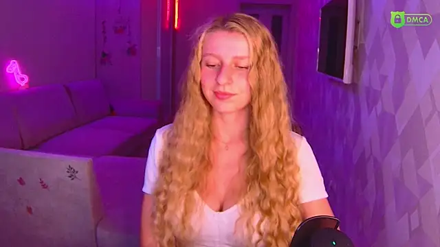 Snapshot of AmaliaQueen chatting on 27, 10, 2025 AmaliaQueen online show from 27, 10, 2025