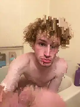 Snapshot of CreamyAustin chatting on 14, 4, 2026 CreamyAustin online show from 14, 4, 2026