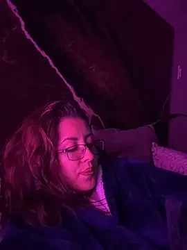 EmaSaenz online show from 18, 2, 2025