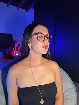 EmaSaenz online show from 23, 9, 2025