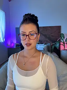 EmaSaenz online show from 11, 9, 2025