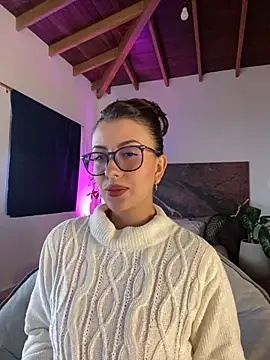 EmaSaenz online show from 5, 2, 2025