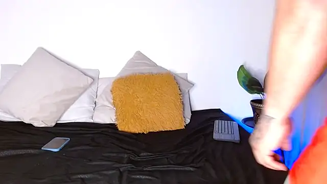 Snapshot of frank_myles chatting on 8, 2, 2026 frank myles online show from 8, 2, 2026