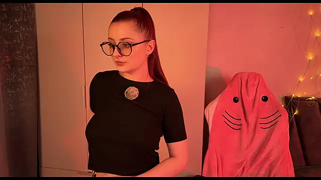 Snapshot of RozieRose chatting on 2, 12, 2025 RozieRose online show from 2, 12, 2025