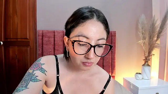 Emilywatsonn online show from 25, 6, 2026