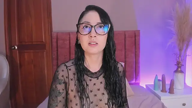 Emilywatsonn online show from 4, 3, 2026