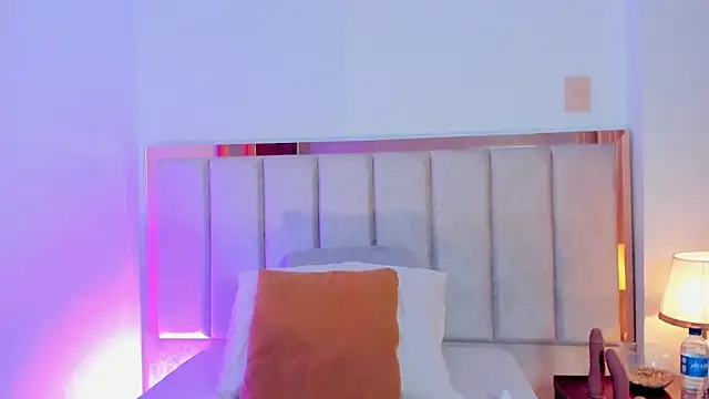 Emilywatsonn online show from 10, 9, 2025