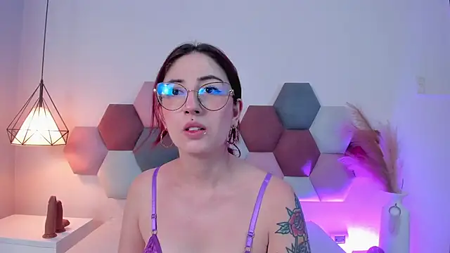 Emilywatsonn online show from 3, 10, 2025