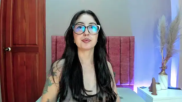 Emilywatsonn online show from 29, 4, 2026
