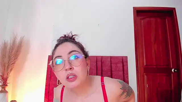 Emilywatsonn online show from 12, 9, 2025