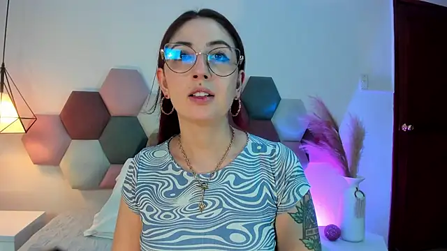 Emilywatsonn online show from 23, 9, 2025