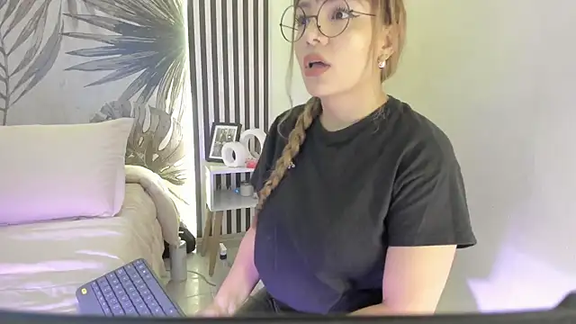 Samaantha-White online show from 25, 3, 2026