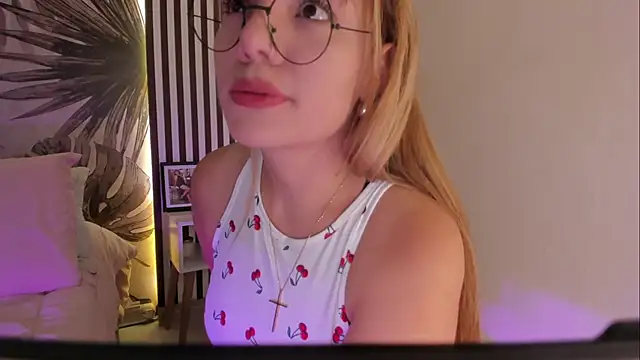 Snapshot of Samaantha-White chatting on 27, 6, 2026 Samaantha-White online show from 27, 6, 2026