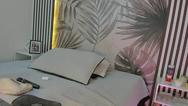 Samaantha-White online show from 21, 9, 2025