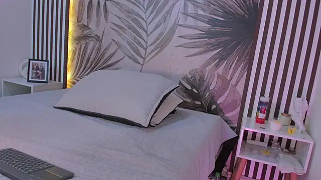 Samaantha-White online show from 23, 9, 2025