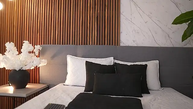 Amelia Rouse online show from 11, 11, 2025