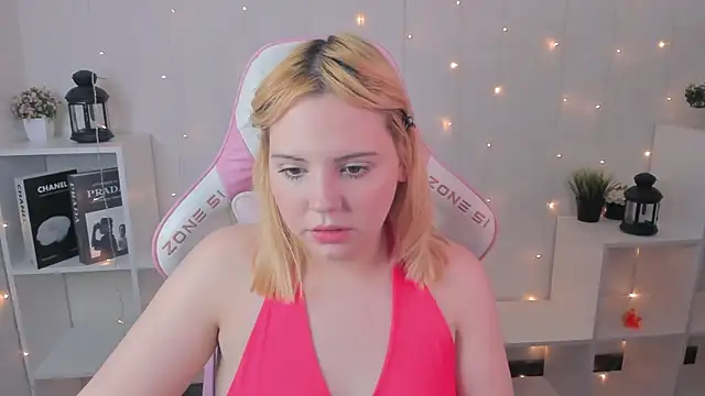 Stacy Luv online show from 2, 12, 2025