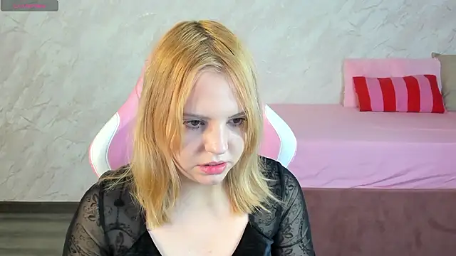 Snapshot of Stacy_Luv chatting on 7, 2, 2026 Stacy Luv online show from 7, 2, 2026