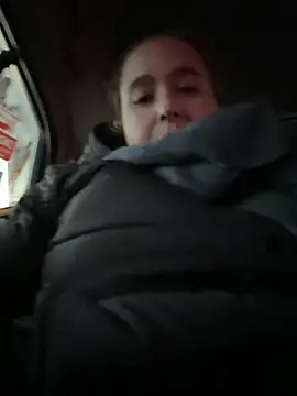 sylviahhh online show from 8, 4, 2026