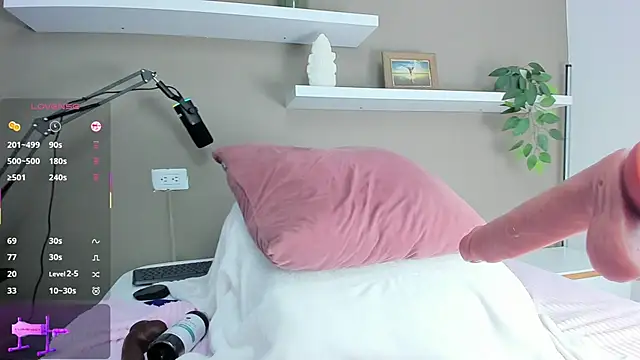 ashley nicoll online show from 2, 11, 2025