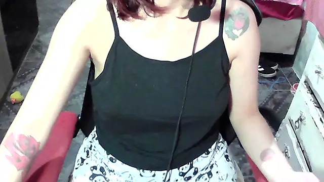 ManuEscarlate13 online show from 6, 11, 2025