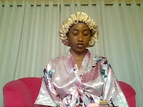 Snapshot of Queeen_model chatting on 6, 10, 2025 Queeen model online show from 6, 10, 2025