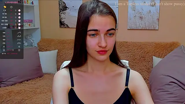 Snapshot of AstoriyaNight chatting on 8, 3, 2025 AstoriyaNight online show from 8, 3, 2025