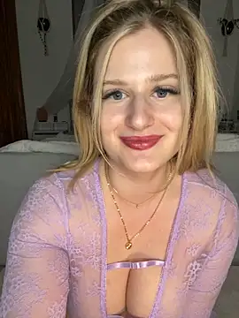 Snapshot of Busty-Ellie chatting on 9, 3, 2025 Busty-Ellie online show from 9, 3, 2025
