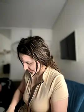 HoneySweetBee online show from 28, 11, 2025