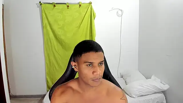 Snapshot of corzoethan chatting on 17, 7, 2026 corzoethan online show from 17, 7, 2026