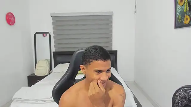 Snapshot of corzoethan chatting on 4, 3, 2026 corzoethan online show from 4, 3, 2026