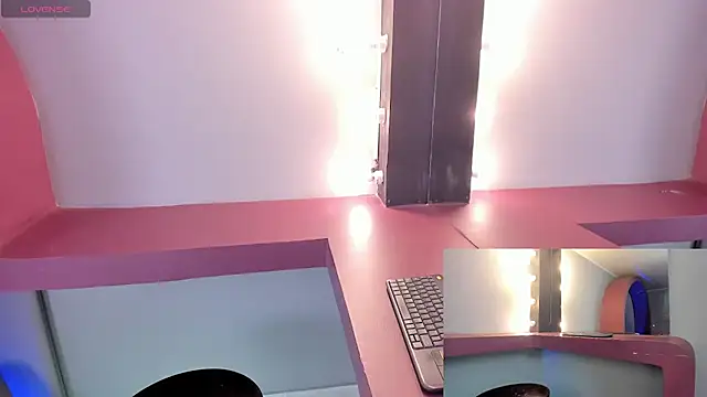 lexiethompson  online show from 25, 11, 2025