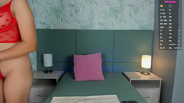 lexiethompson  online show from 23, 9, 2025