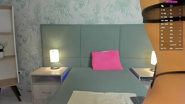 lexiethompson  online show from 15, 9, 2025