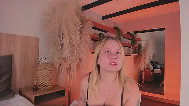 Snapshot of stefanny_ruiz_ chatting on 12, 3, 2025 stefanny ruiz online show from 12, 3, 2025