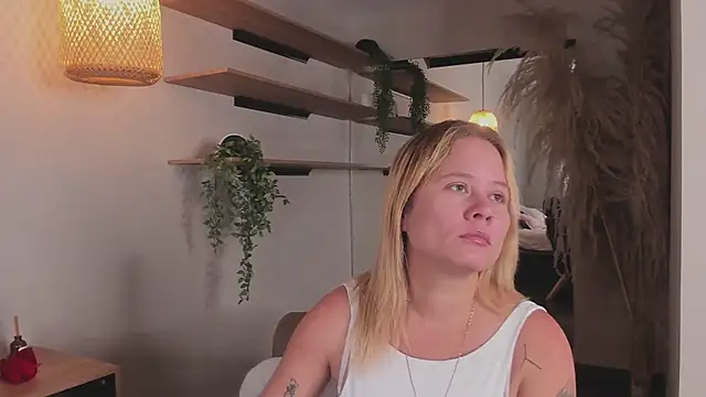 Snapshot of stefanny_ruiz_ chatting on 19, 3, 2025 stefanny ruiz online show from 19, 3, 2025