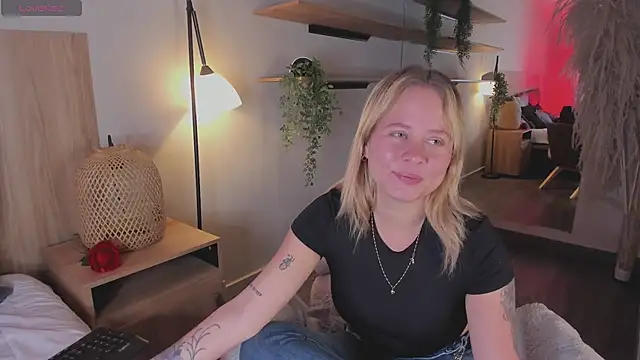 Snapshot of stefanny_ruiz_ chatting on 13, 3, 2025 stefanny ruiz online show from 13, 3, 2025