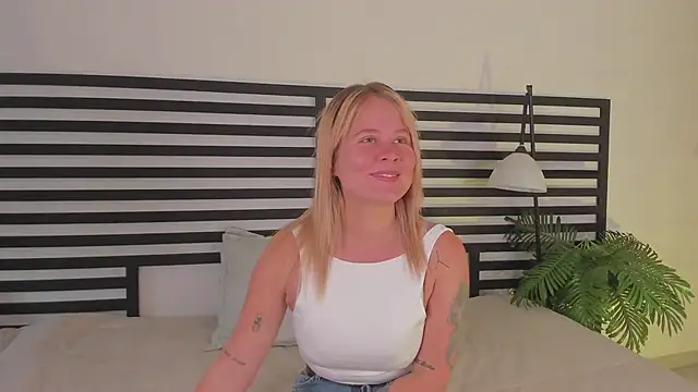 Snapshot of stefanny_ruiz_ chatting on 17, 2, 2025 stefanny ruiz online show from 17, 2, 2025