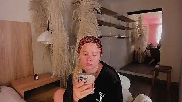 Snapshot of stefanny_ruiz_ chatting on 1, 3, 2025 stefanny ruiz online show from 1, 3, 2025