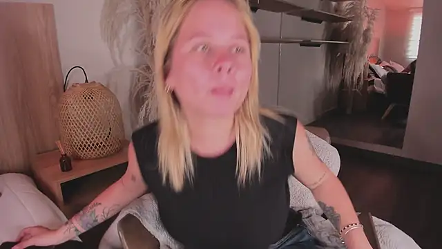 Snapshot of stefanny_ruiz_ chatting on 10, 3, 2025 stefanny ruiz online show from 10, 3, 2025