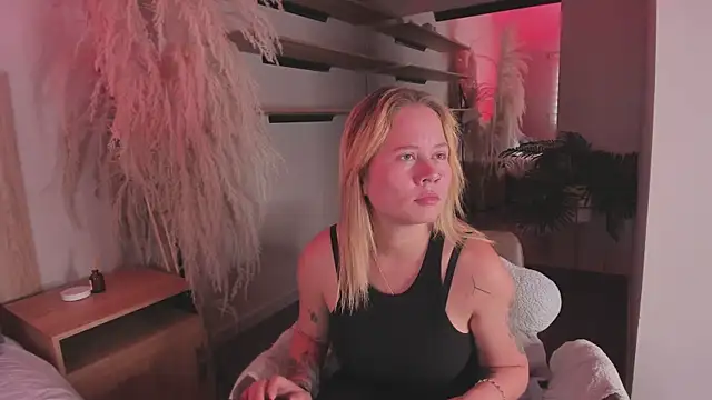 Snapshot of stefanny_ruiz_ chatting on 6, 3, 2025 stefanny ruiz online show from 6, 3, 2025