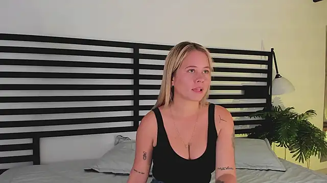 Snapshot of stefanny_ruiz_ chatting on 6, 2, 2025 stefanny ruiz online show from 6, 2, 2025