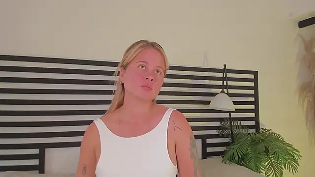 Snapshot of stefanny_ruiz_ chatting on 17, 2, 2025 stefanny ruiz online show from 17, 2, 2025