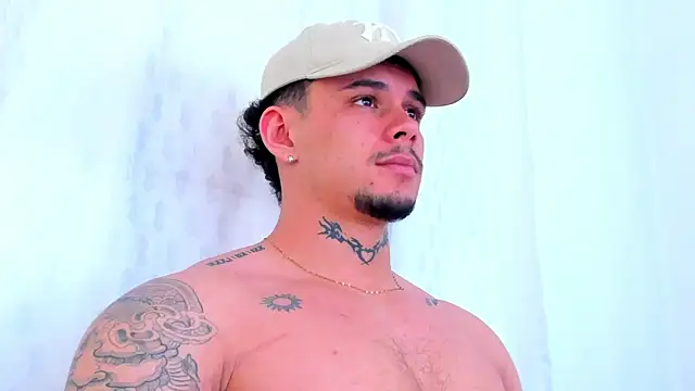 Snapshot of NoahhBrown chatting on 8, 10, 2025 NoahhBrown online show from 8, 10, 2025