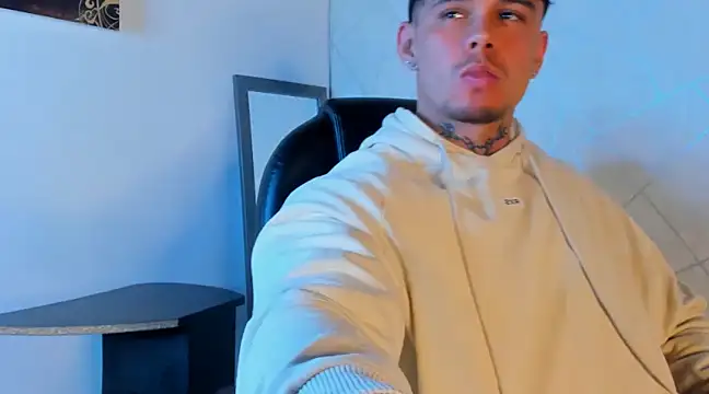 Snapshot of NoahhBrown chatting on 4, 3, 2025 NoahhBrown online show from 4, 3, 2025