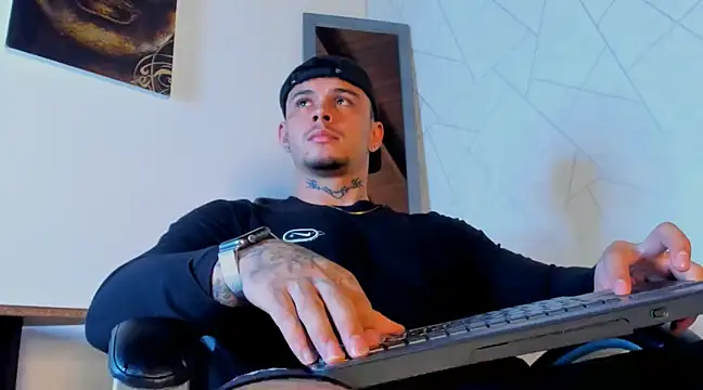 Snapshot of NoahhBrown chatting on 11, 3, 2025 NoahhBrown online show from 11, 3, 2025