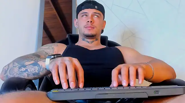 Snapshot of NoahhBrown chatting on 10, 3, 2025 NoahhBrown online show from 10, 3, 2025