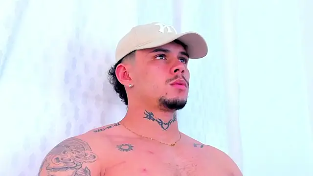 Snapshot of NoahhBrown chatting on 1, 10, 2025 NoahhBrown online show from 1, 10, 2025