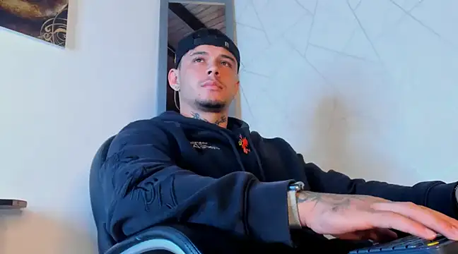 Snapshot of NoahhBrown chatting on 10, 3, 2025 NoahhBrown online show from 10, 3, 2025