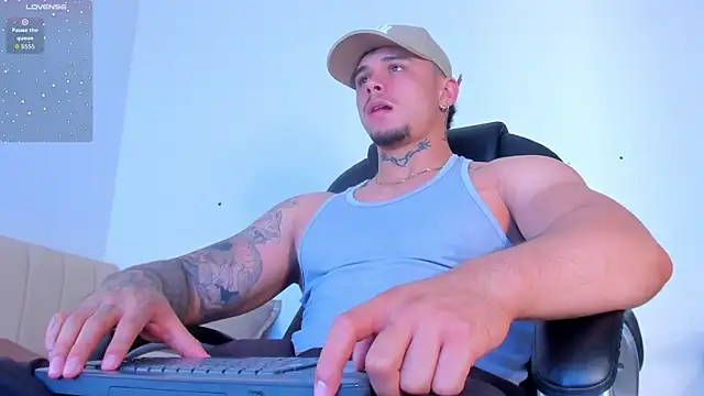 Snapshot of NoahhBrown chatting on 5, 11, 2025 NoahhBrown online show from 5, 11, 2025